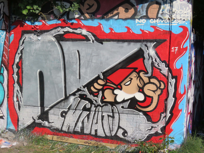 833775 Afbeelding van graffiti met een Utrechtse kabouter (KBTR) die tot stilte maant uit 2017, bij de uitgang van het ...